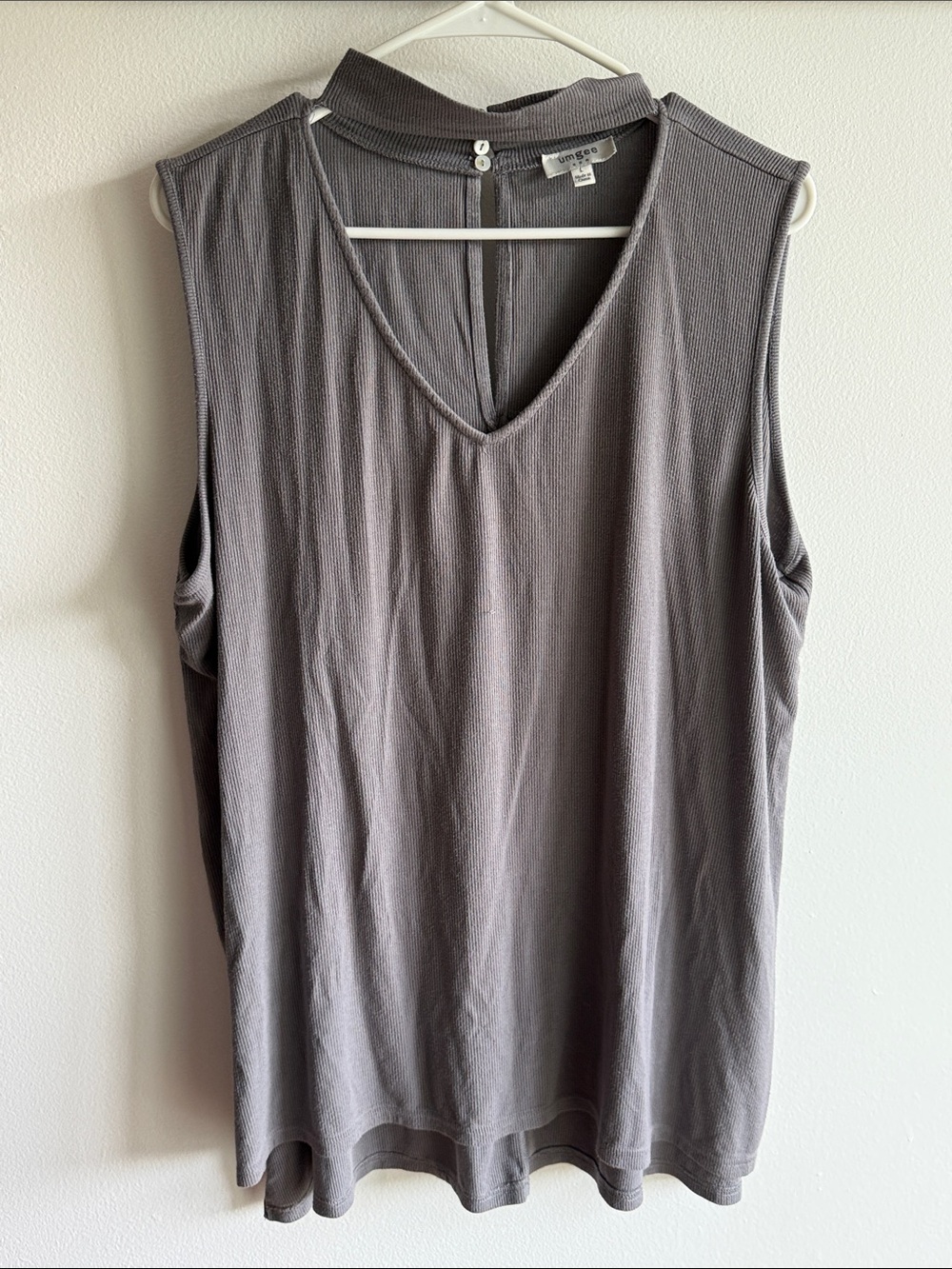 Umgee Sleeveless V‑Neck Ribbed Tank in Gray